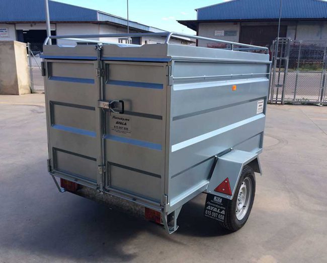 3.-Remolque-furgon-cerrado-CHAPA-PLEGADA-techo-elevable-1-eje-con-freno-REMOLQUES-AYALA--650x522